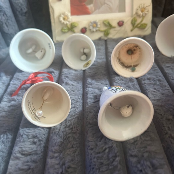 Set of Vintage Decorative Souvenir Bells and a picture frame - Picture 4 of 7